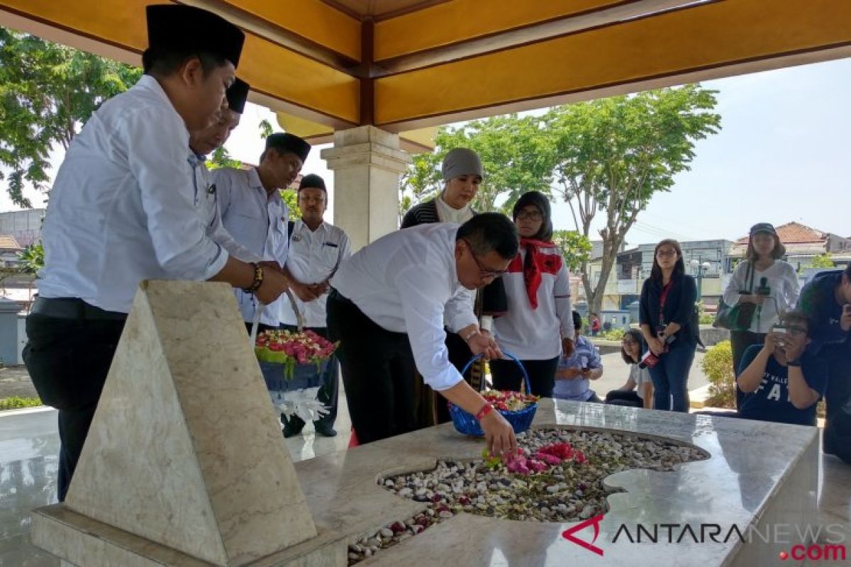 Petinggi TKN Jokowi-Ma'ruf ziarah ke makam WR Soepratman