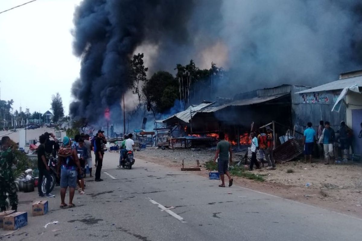 Polisi amankan dua orang terkait kebakaran pasar perbatasan RI-PNG