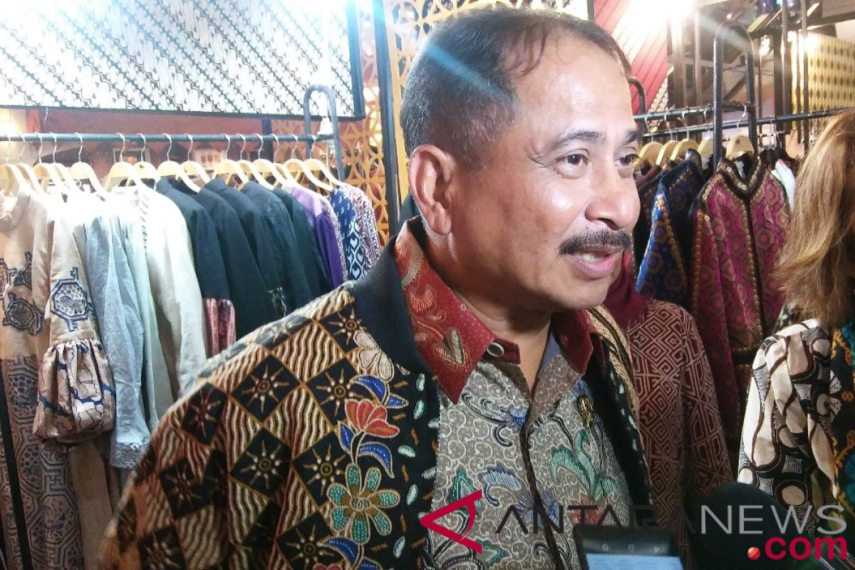 Kombinasi batik-hijab bisa menangkan persaingan fesyen dunia, kata Menpar