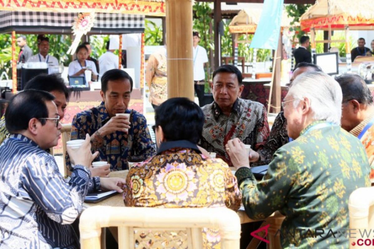 Presiden Jokowi sempatkan 