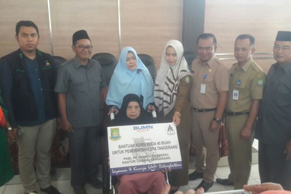 Forum CSR Berikan Bantuan Kursi Roda Hingga Kaki Palsu