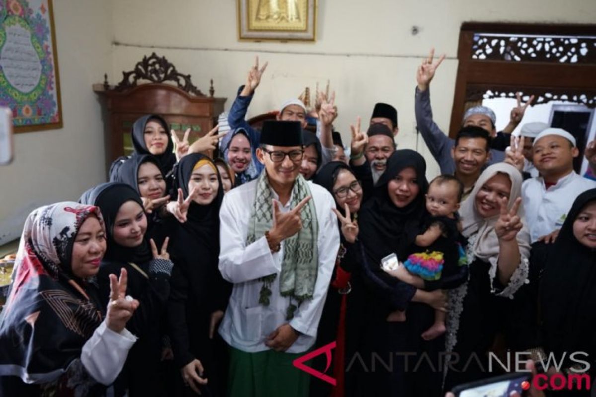 Sandiaga Uno disambut heboh warga saat tiba di Ponpes Sidogiri