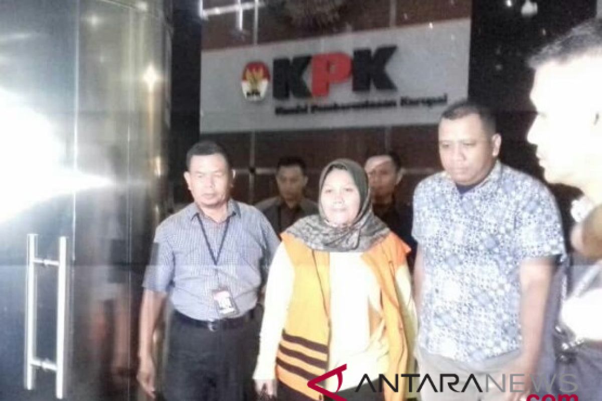 KPK tahan Bupati Bekasi