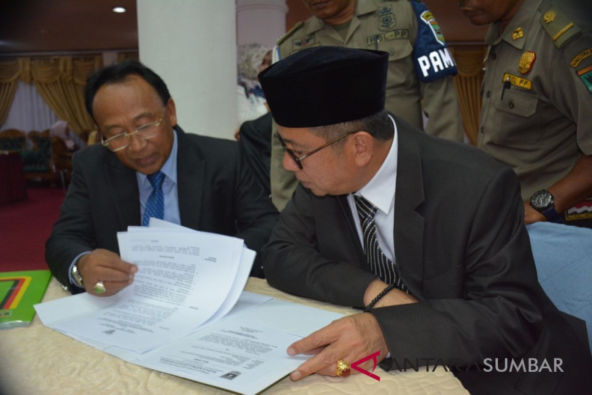 Mantan porter bandara ini kini menjabat Sekda Provinsi Sumbar