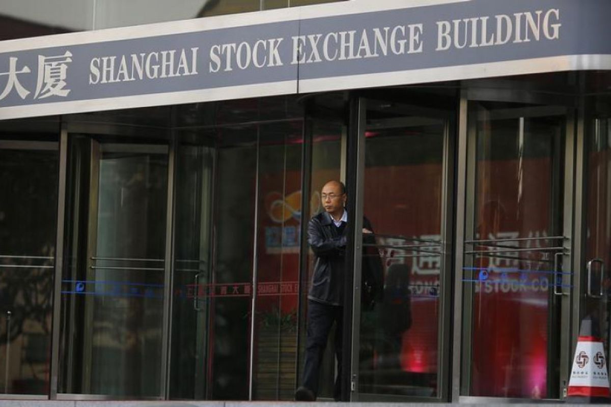 Bursa China ditutup jatuh 5,22 persen