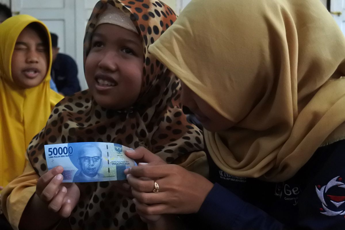 Rupiah Melemah, IHSG Menguat