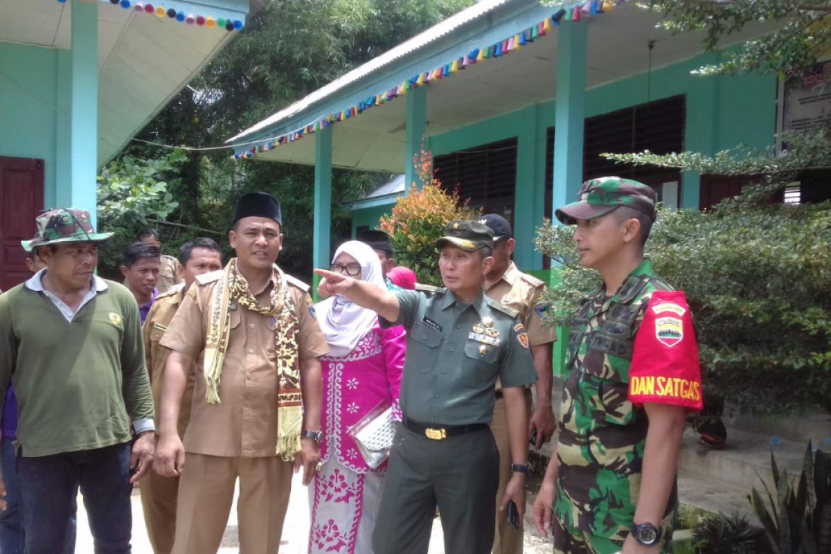 Satgas TMMD perbaiki lapangan SMPN 5 Lengayang Pesisir Selatan