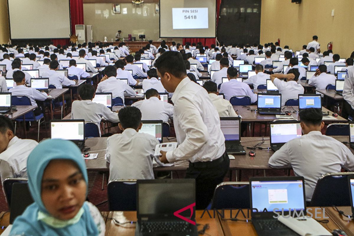 Peserta dari Lampung ikut tes CPNS di Palembang