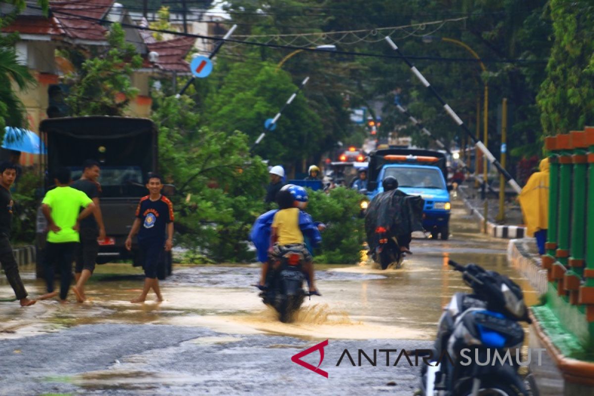 Sibolga diguyur hujan, Sungai Aek Doras meluap