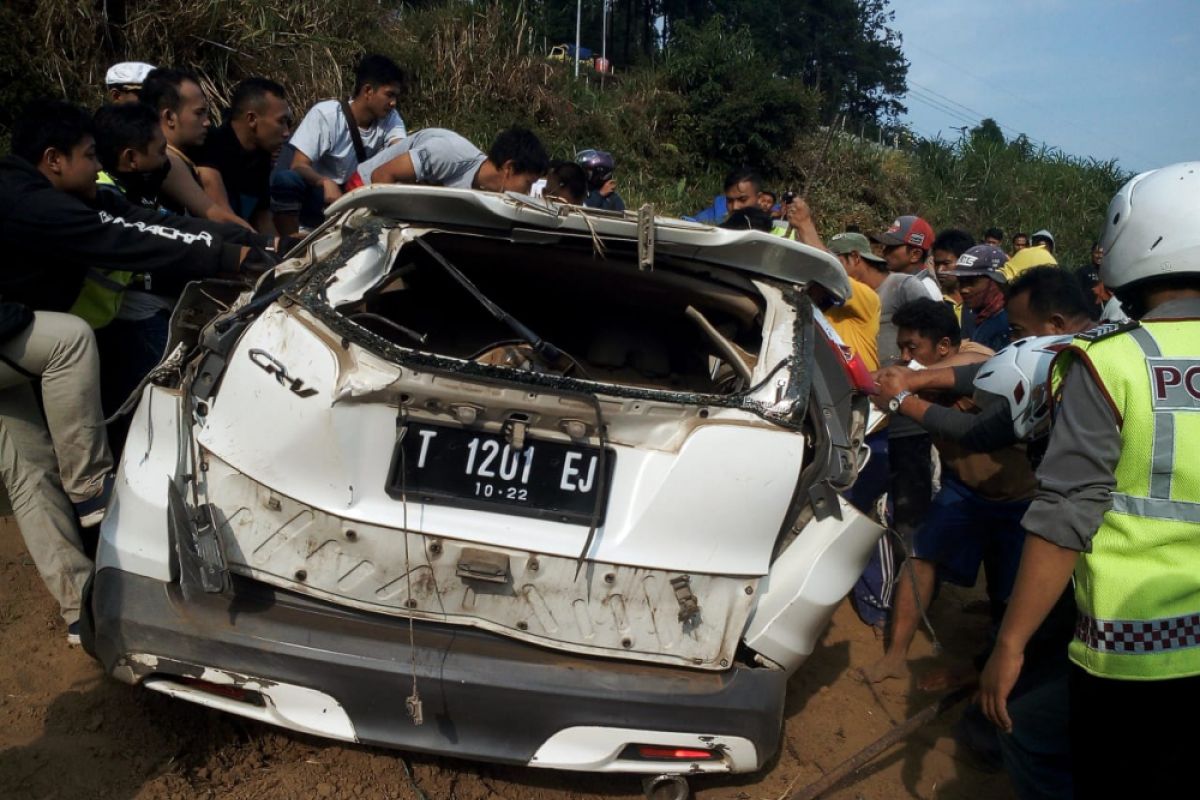 Mobil Masuk Jurang di Magetan Satu Penumpang Tewas