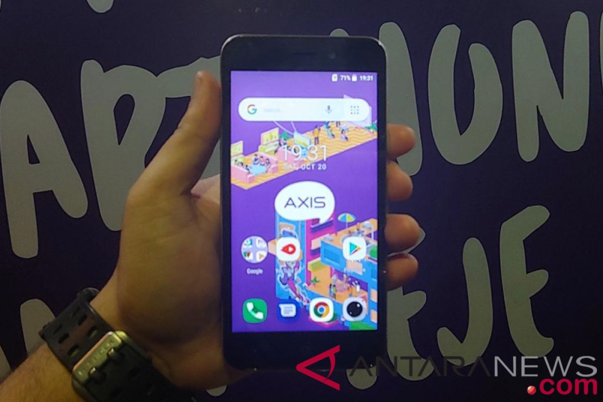 Axis incar posisi pertama smartphone dibawah Rp1 juta