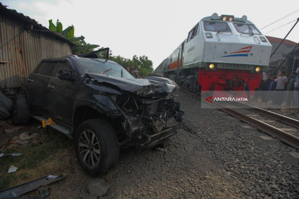 Perlintasan KA Pagesangan Ditutup Pascakecelakaan Tewaskan Satu Keluarga