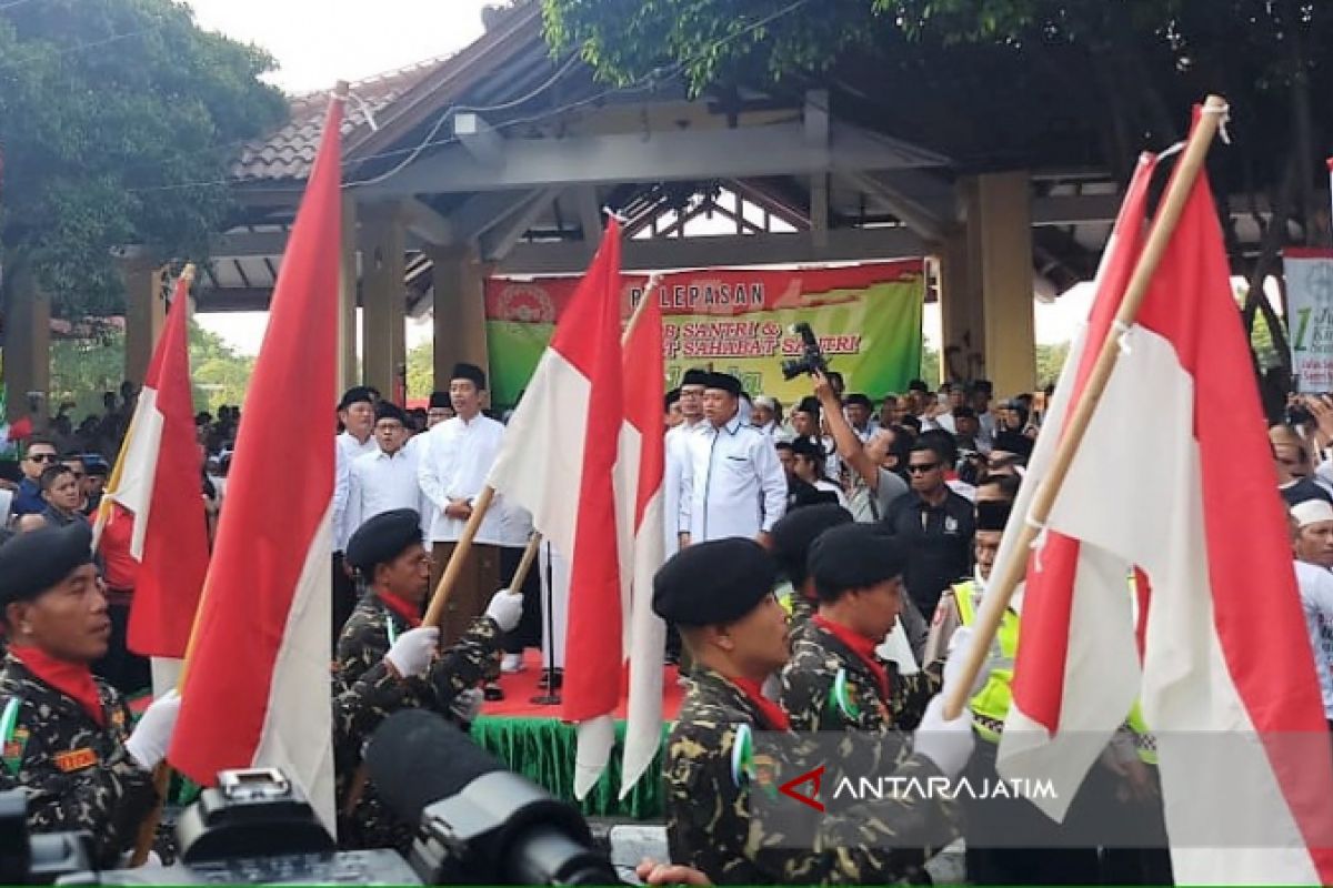 Presiden Jokowi Berangkatkan Kirab Santri (Video)