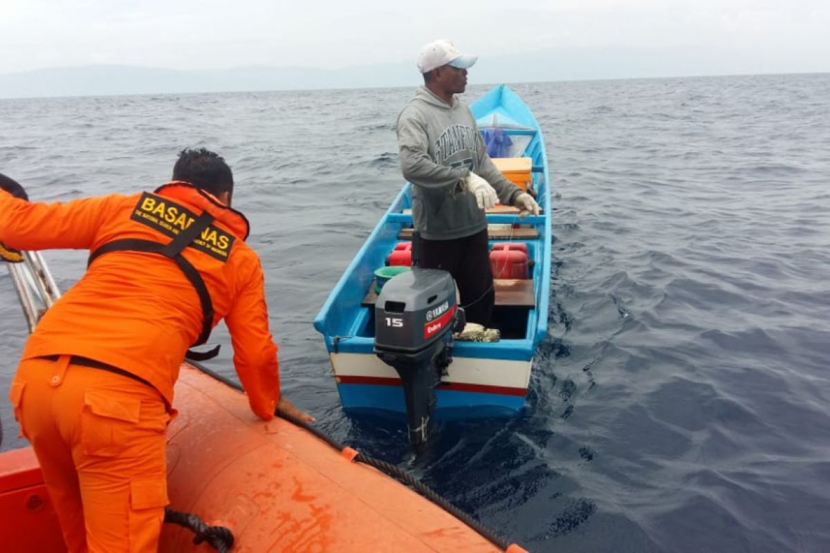 Regu penyelamat cari seorang nelayan desa Kawa
