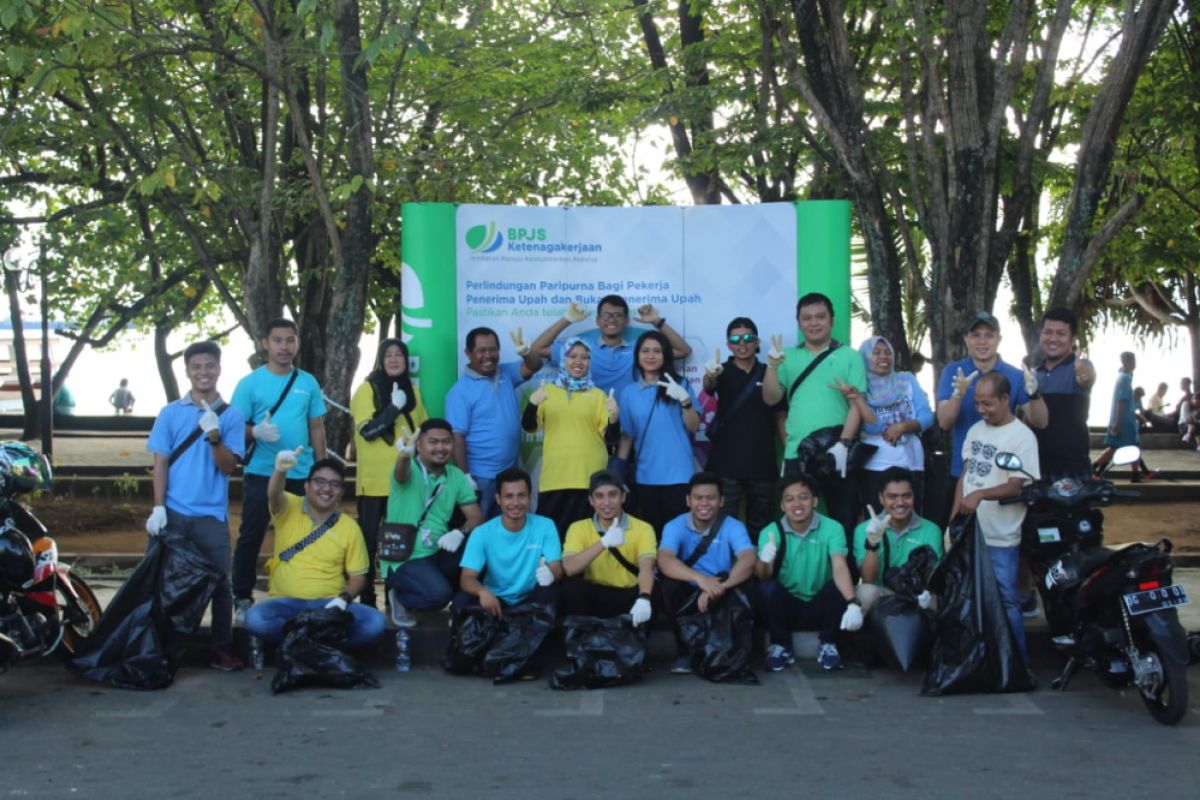 BPJS Ketenagakerjaan Cabang Ternate bersihkan Taman Nukila