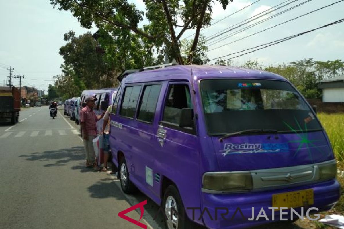 Angkutan "online" resahkan sopir angkot Kudus