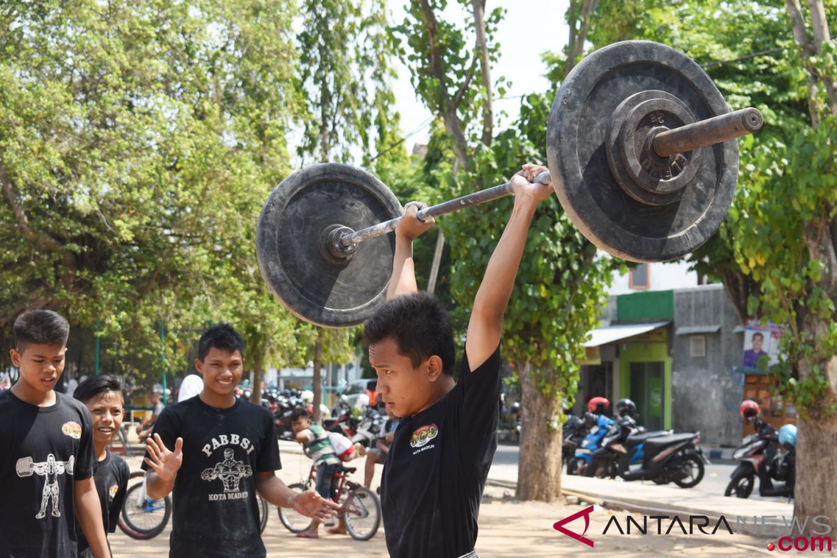 Latihan Mental Atlet Angkat Besi Antara News