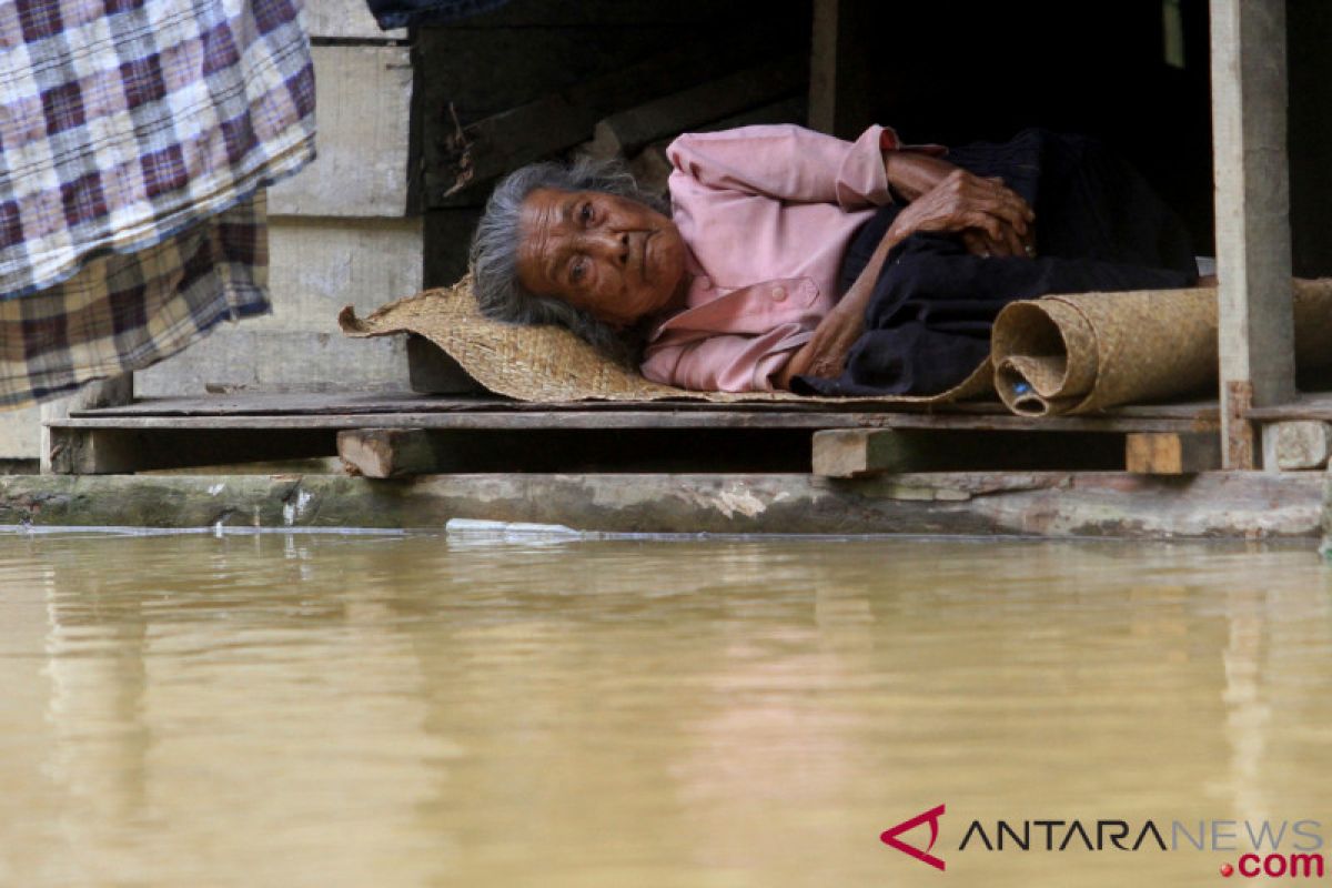 Warga Nagan Raya masih terkurung banjir