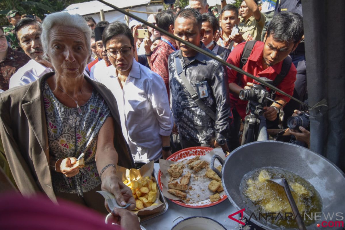 IMF managing director visits victims of Lombok earthquake