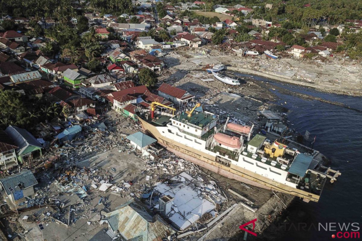 Tsunami membesar di Teluk Palu