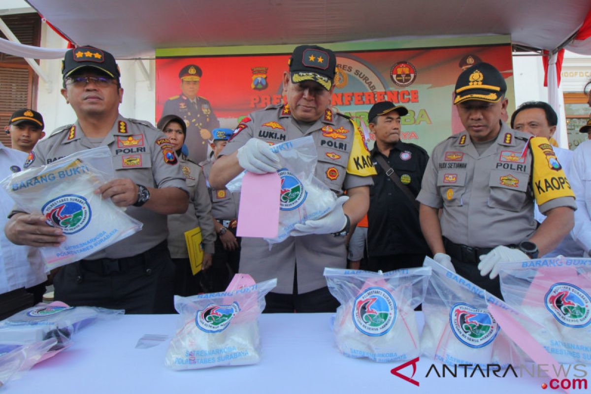 Two Malaysian drug smugglers arrested in Surabaya