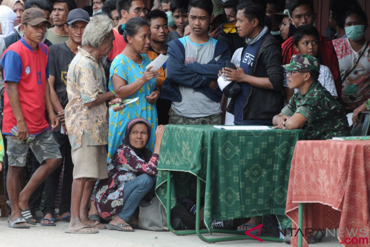 Pemkab Penajam kirim bantuan makanan dan pakaian