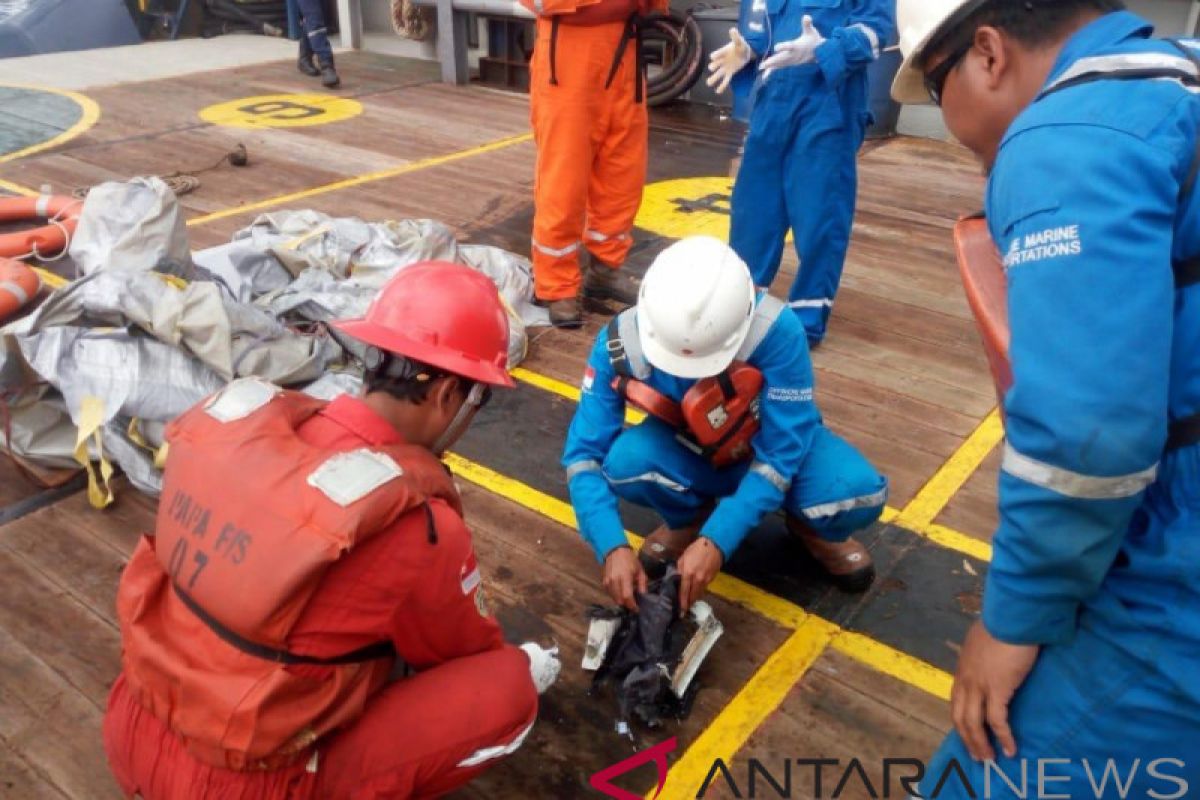 Ada tiga polisi di pesawat Lion Air jatuh