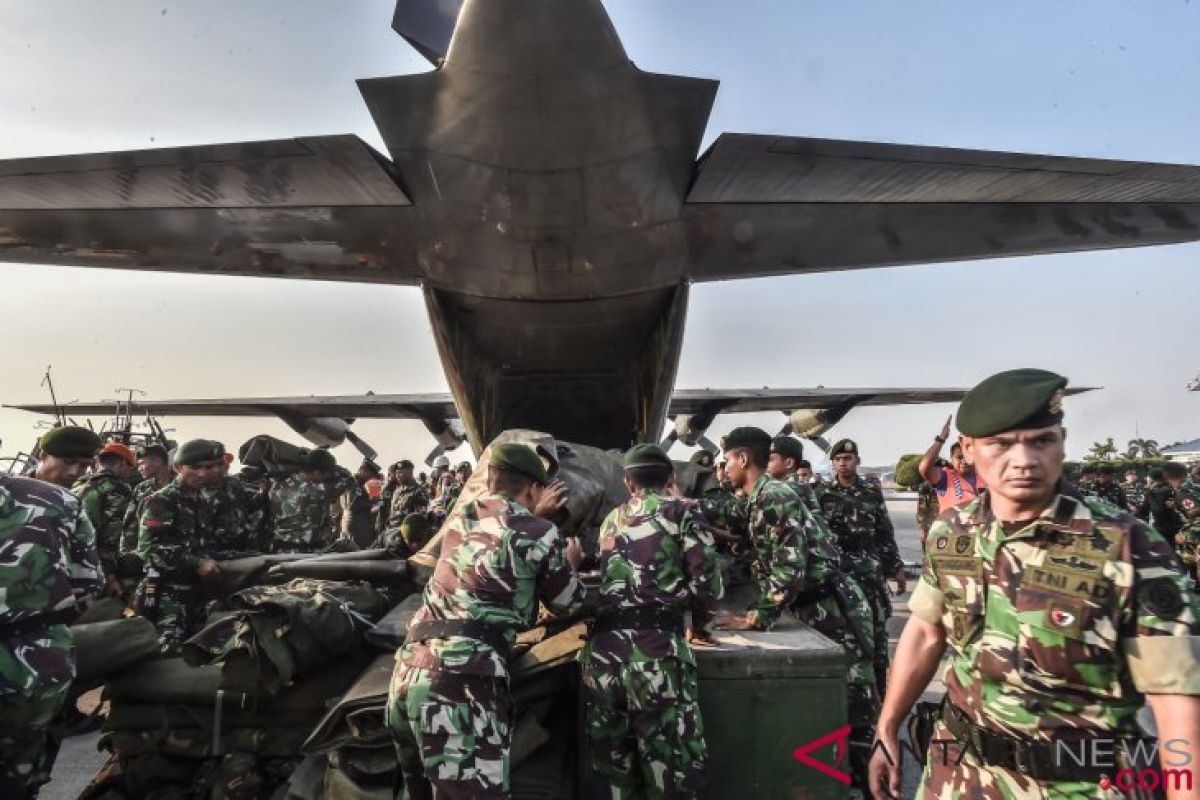 Ribuan Warga Antre Di Bandara Menunggu Evakuasi