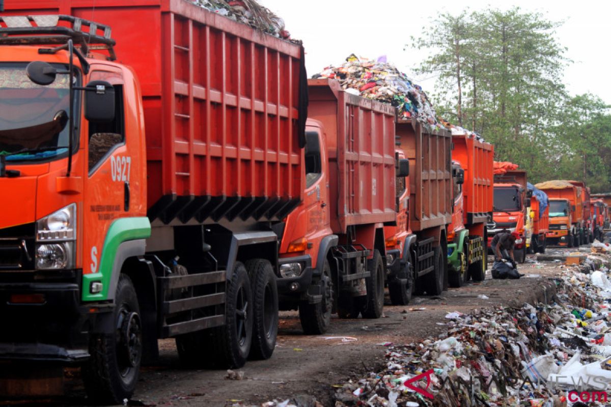 Tak ada anggaran, truk sampah tak beroperasi