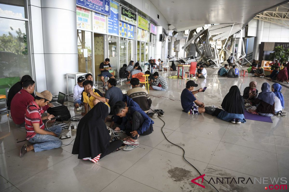 Pengguna Lion Air di Palu protes penundaan penerbangan