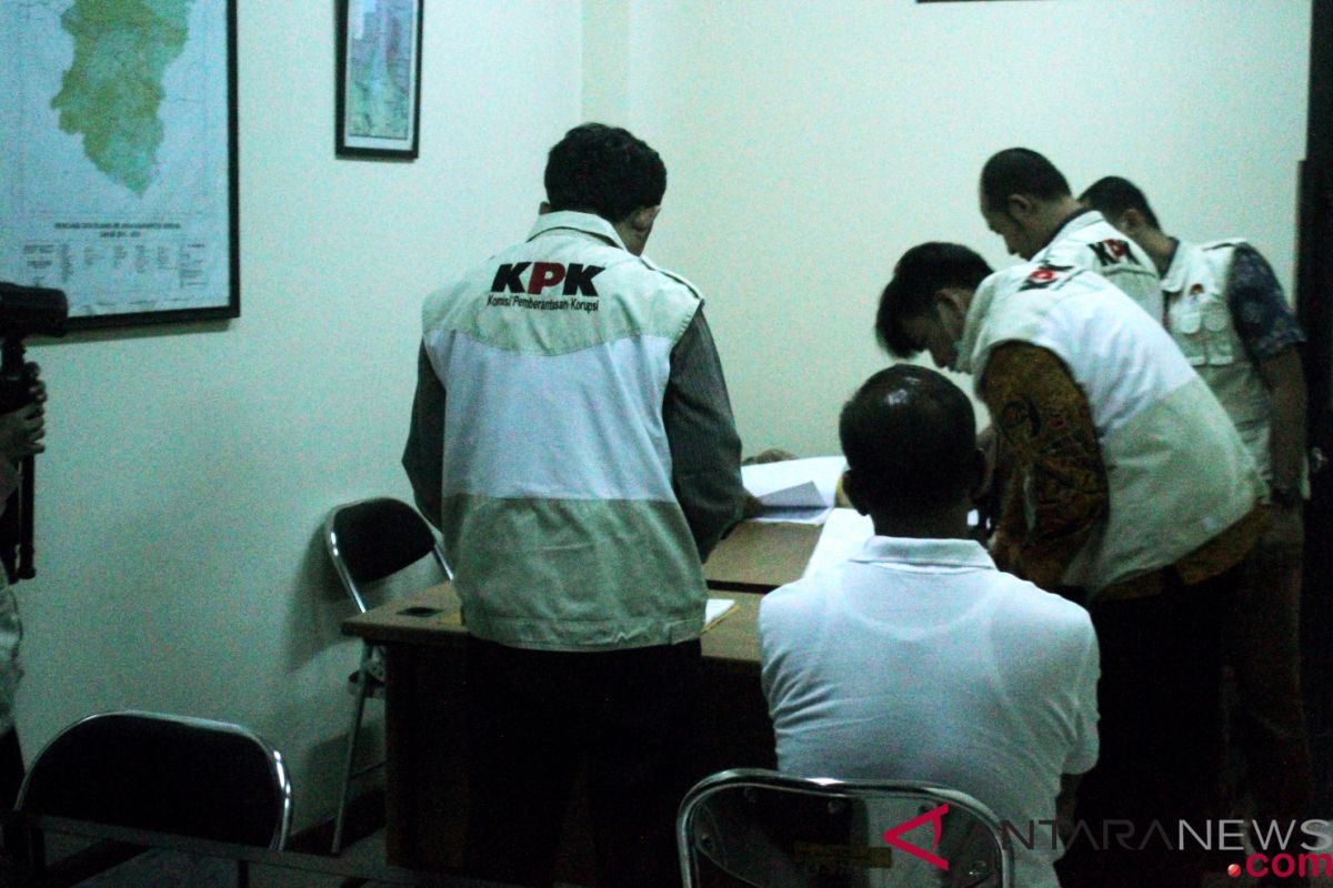 KPK tidak temukan bukti di rumah James