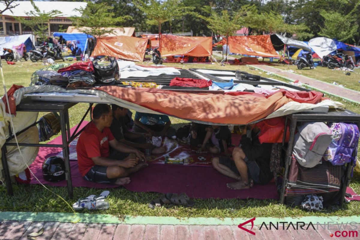 Pengungsi kekurangan susu dan keperluan bayi