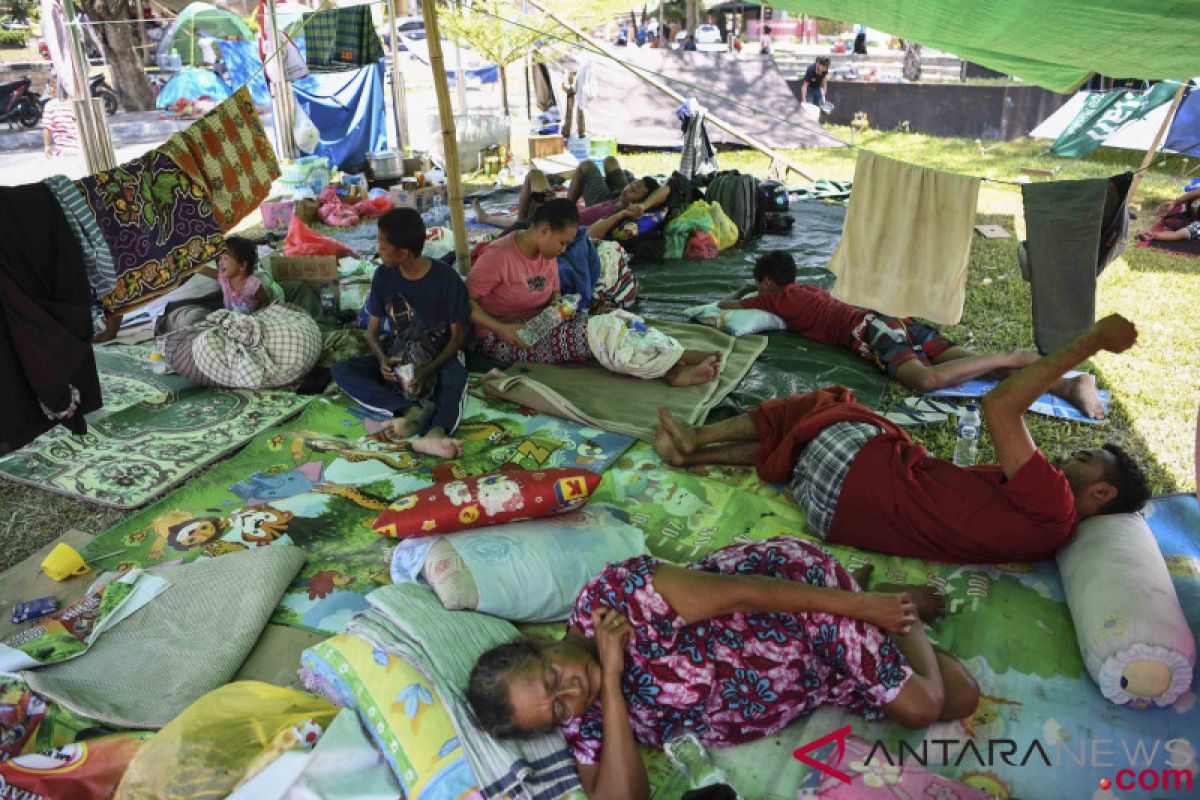 Posko pengungsi gempa masih tersebar di berbagai tempat