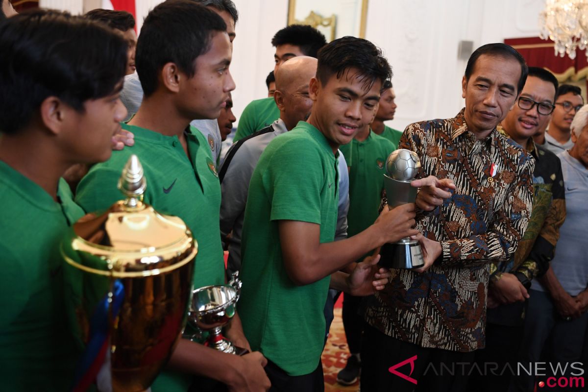 President Jokowi receives U-16 national team