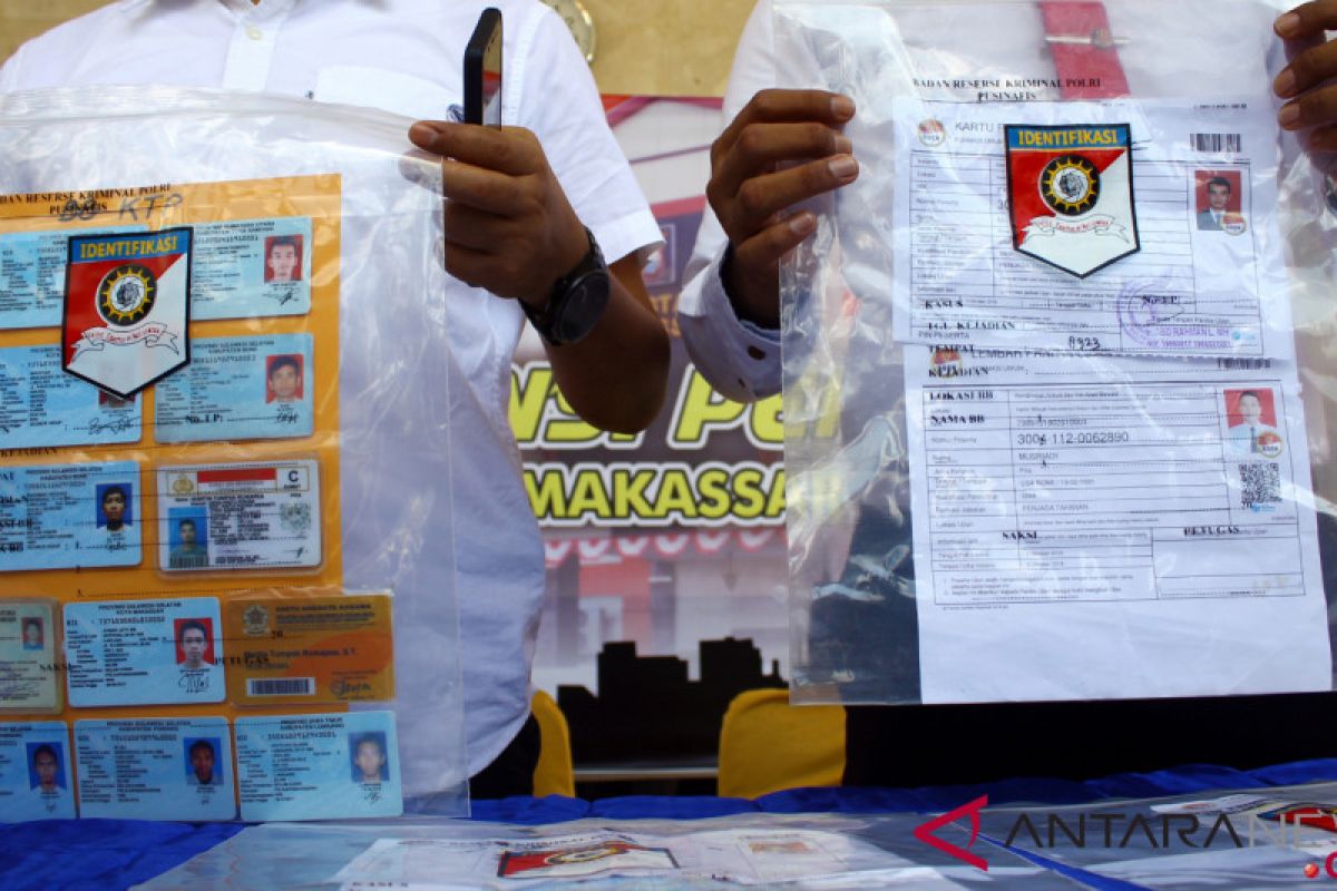 Polisi Jawa Timur tangkap sindikat pembuat dokumen palsu