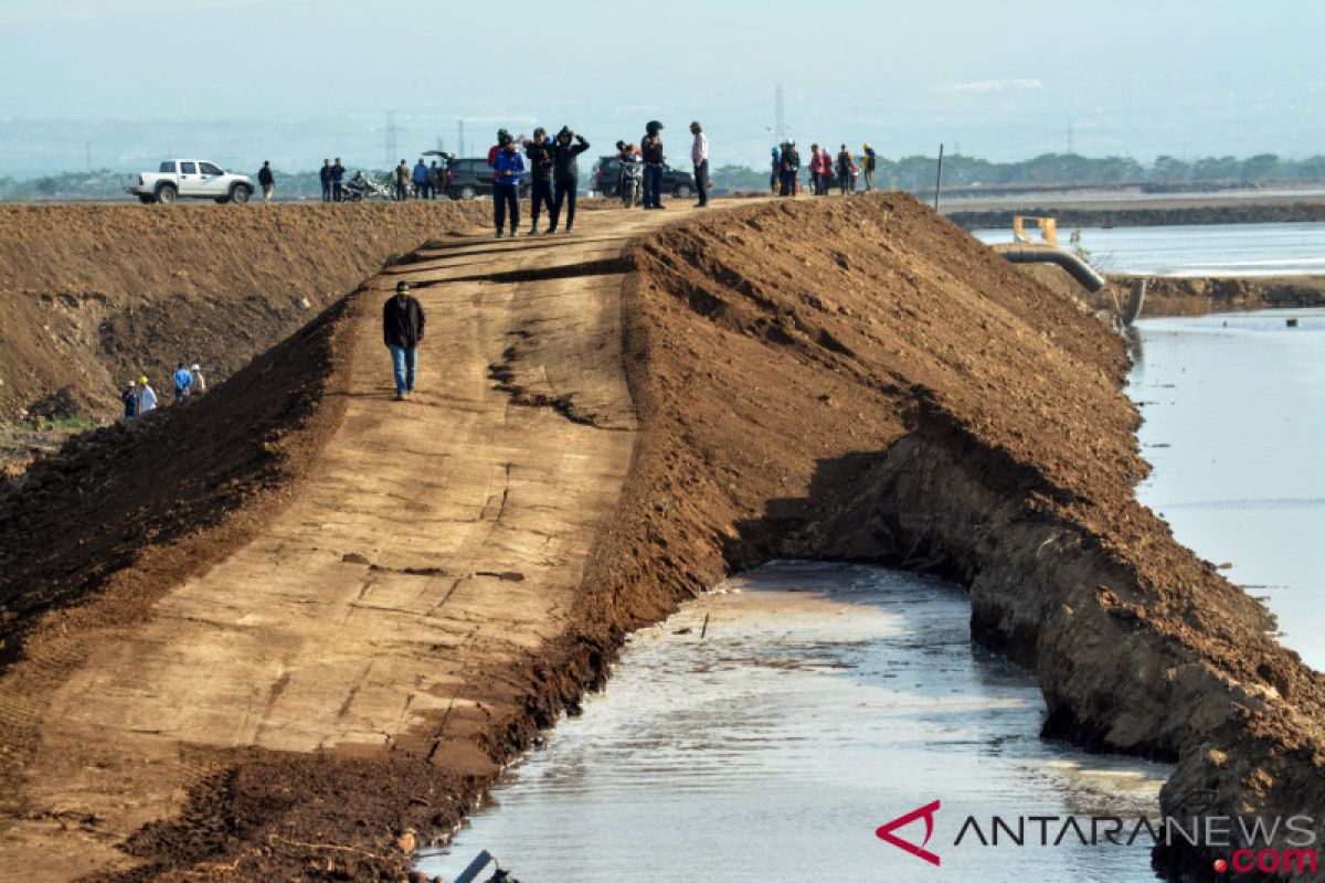 Tanggul lumpur Lapindo alami penurunan 100 meter