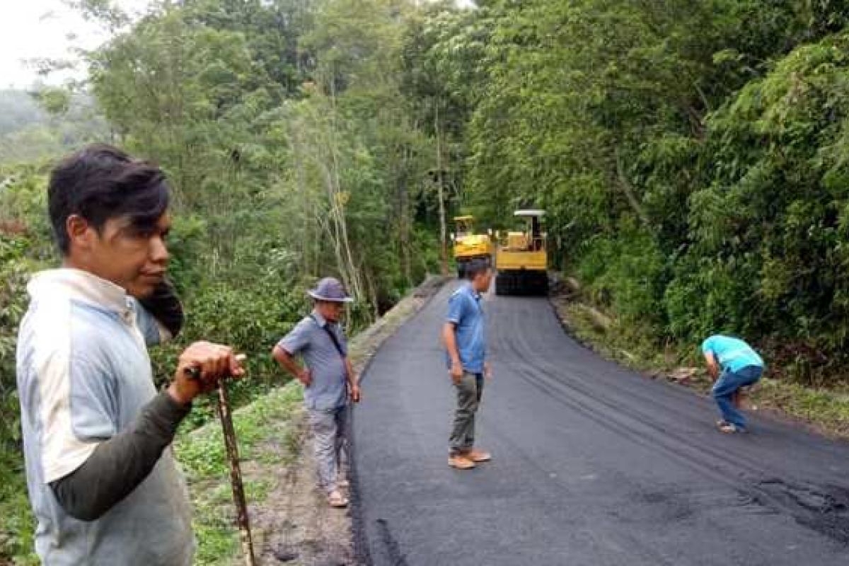 Perbaikan ruas jalan penghubung antardesa