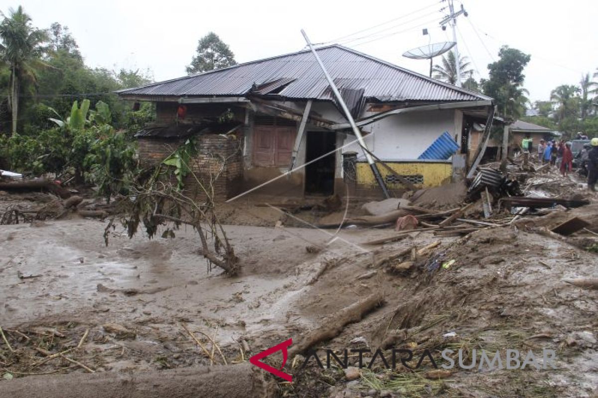 Kemenpupera siap membangun rumah warga terdampak banjir Tanah Datar, asal...