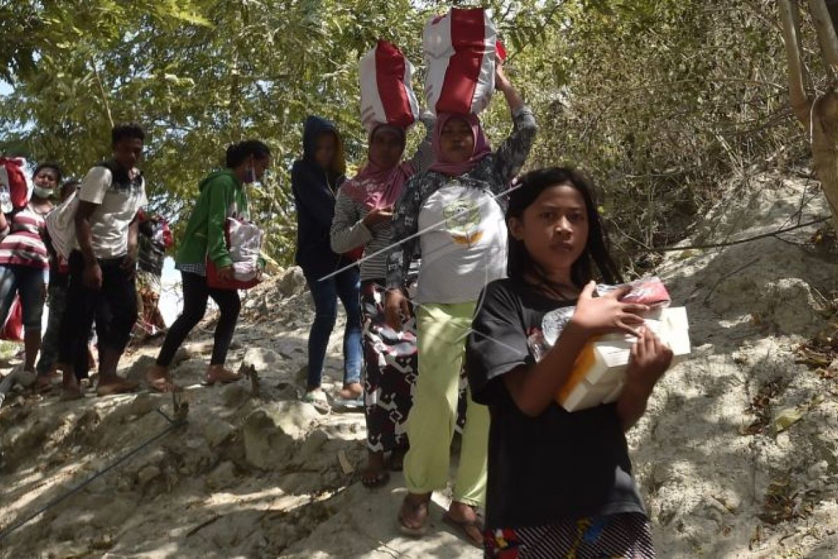 Korban gempa dan tsunami perlu bantuan tikar - selimut