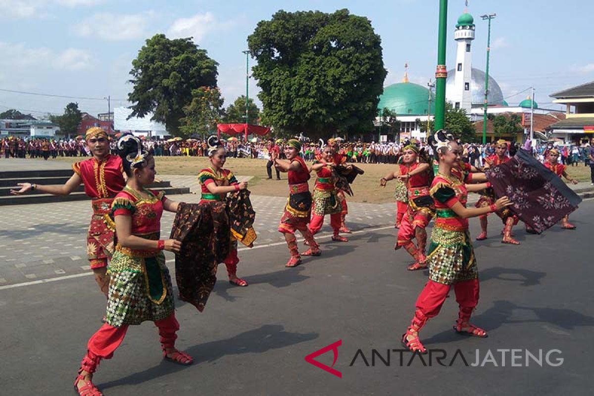 Parade batik meriahkan Hari Batik di Banyumas (VIDEO)