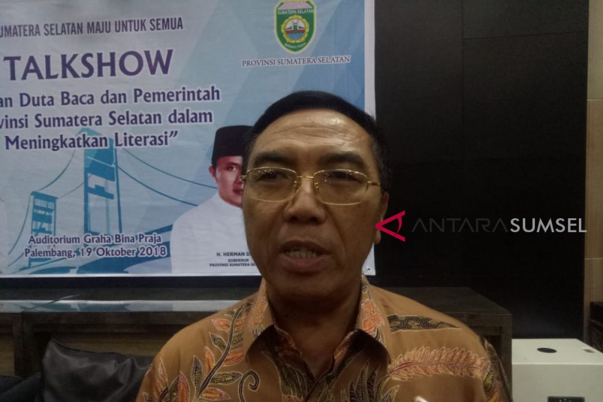 Pegiat literasi dorong Herman Deru jadi bapak literasi