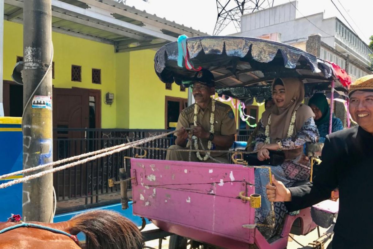 Dewi Aryani Resmikan Kampung KB di Tegal