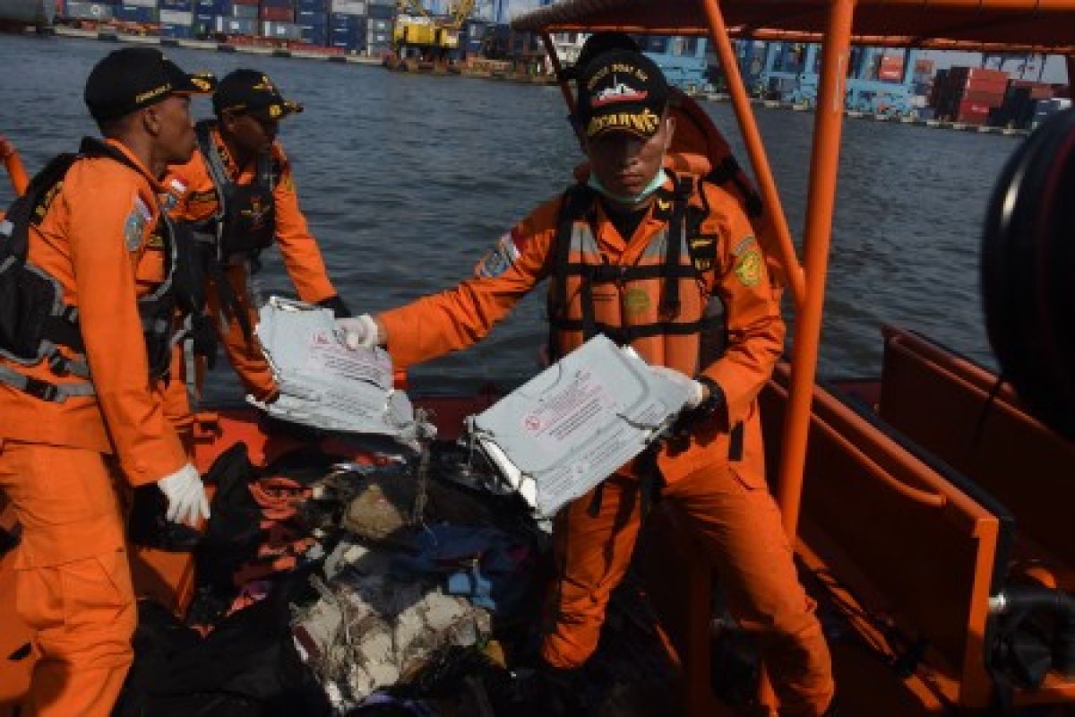 Pencarian korban Lion Air jatuh tujuh hari