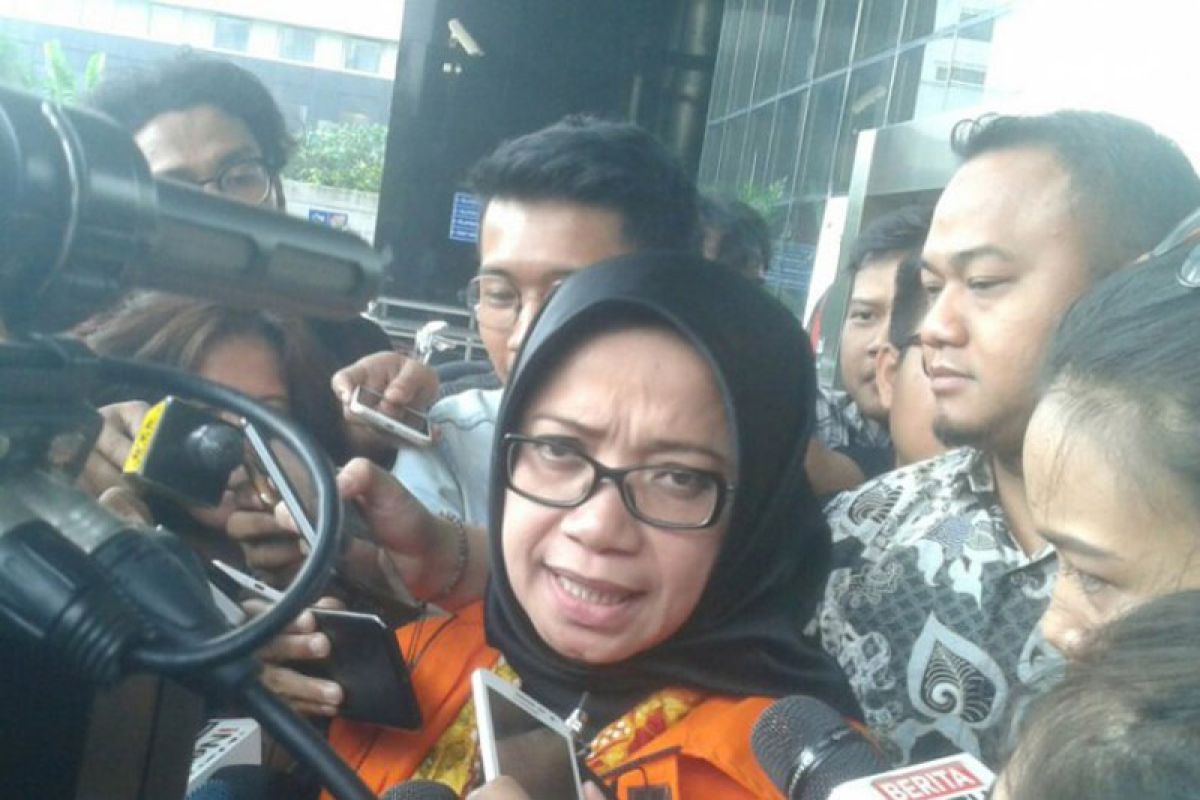 Eni Saragih terima gratifikasi untuk biaya Pilkada suami