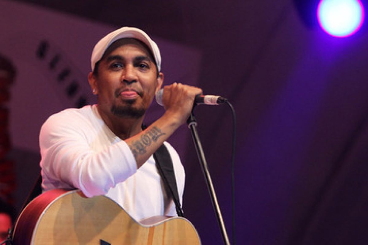 Glenn Fredly Sumbang Hasil Konser Untuk Palu