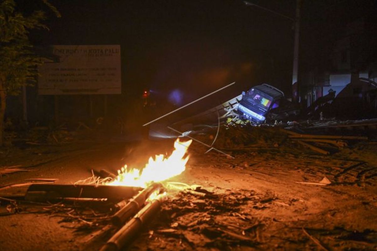 Menyusuri malam pascagempa di Palu