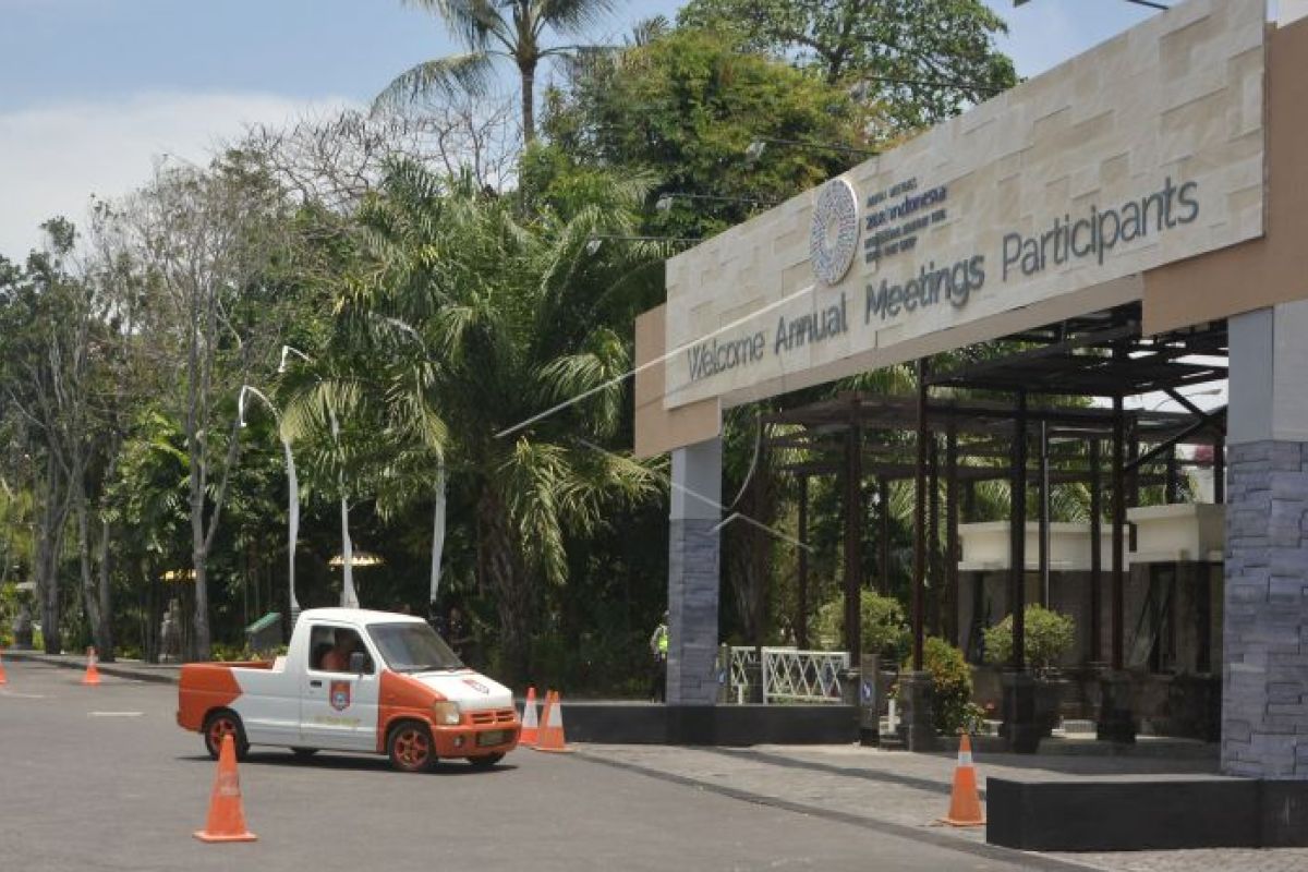 Polda Bali menyaring kendaraan masuk lokasi pertemuan IMF/WB