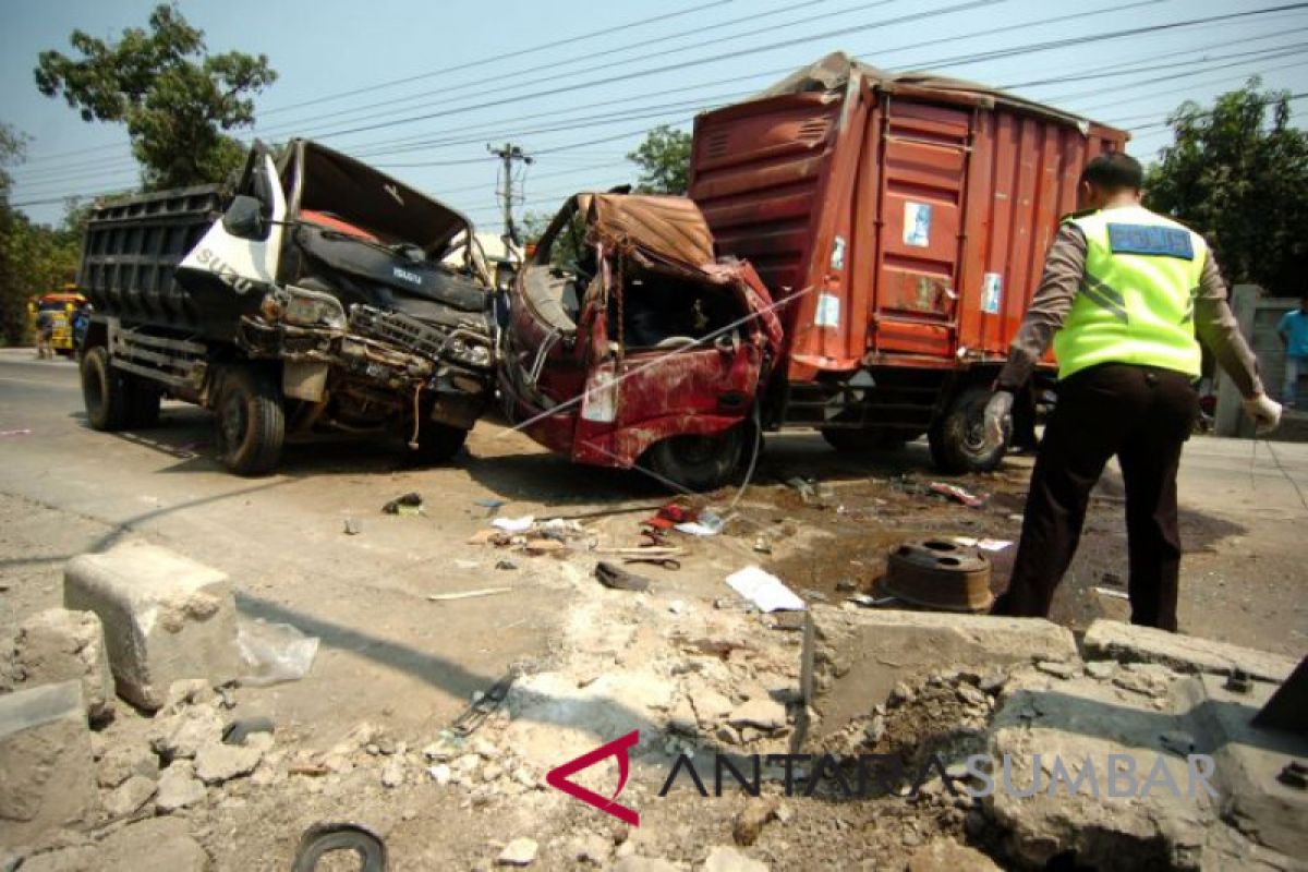 Korban meninggal kecelakaan maut di Tol Gresik bertambah