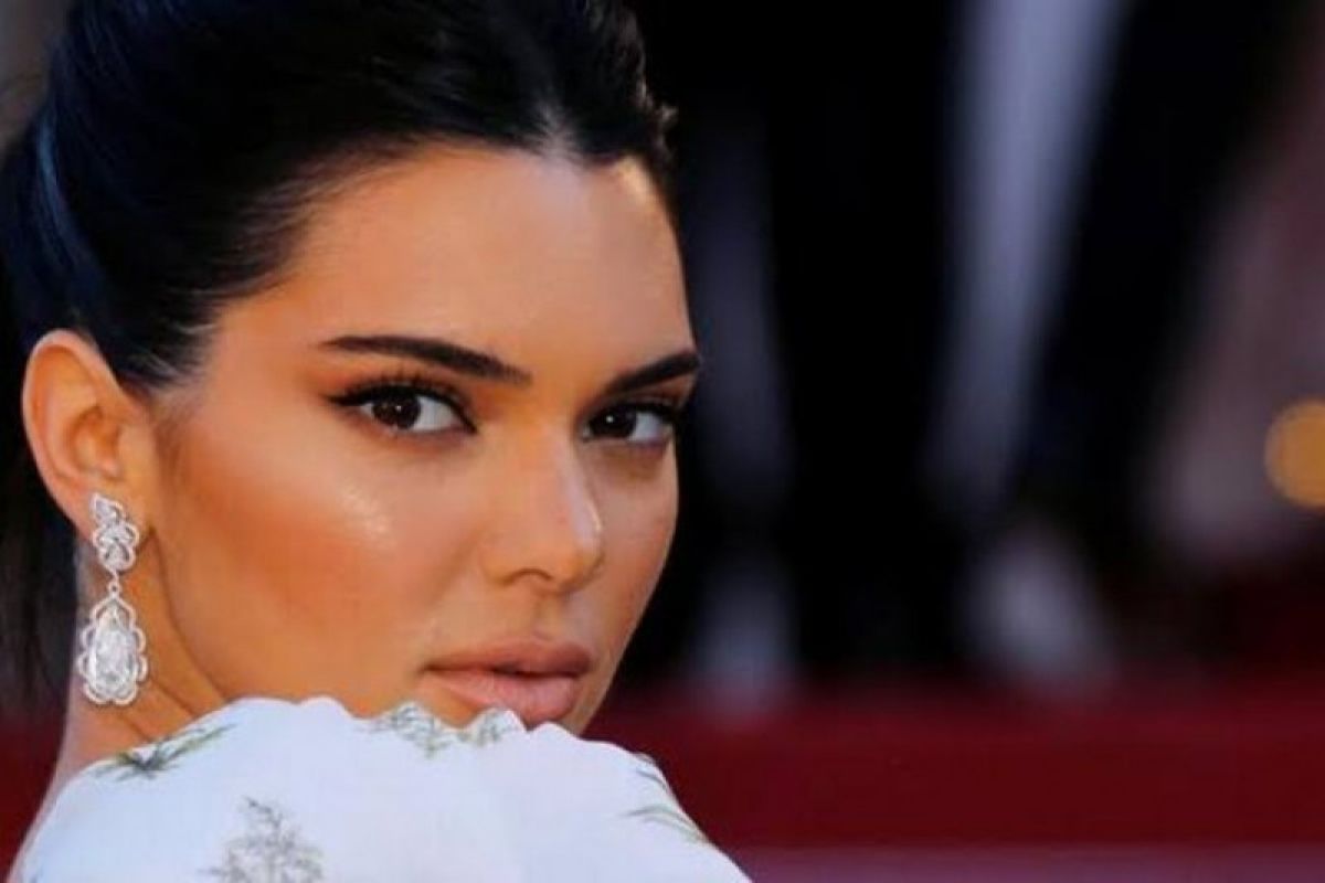 Kendall Jenner buat akun palsu untuk memata- matai mantan pacar