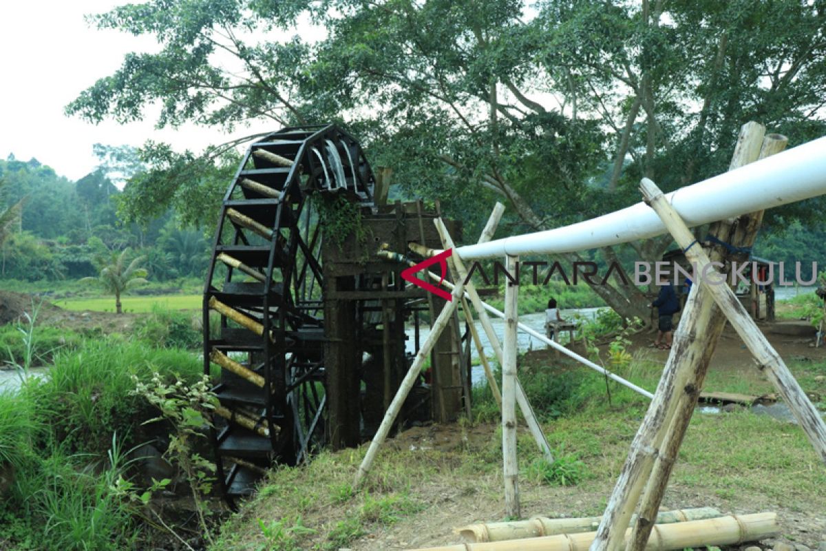 Petani Rejang Lebong buat kincir air untuk pengairan sawah